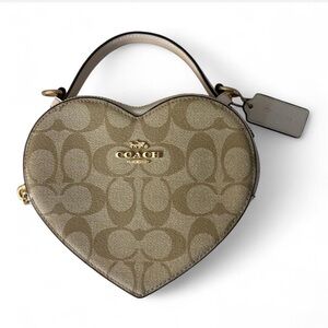 Coach Heart Crossbody in Signature
Canvas